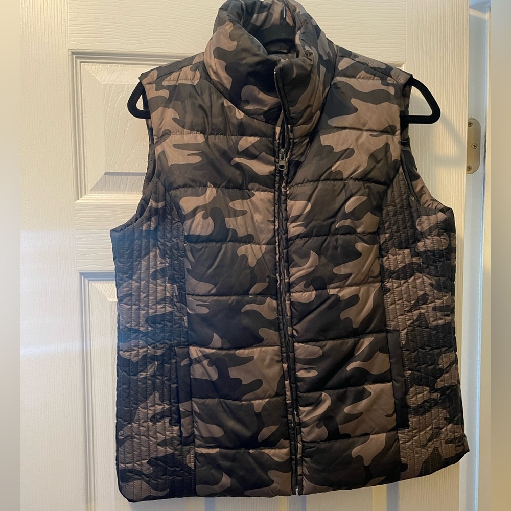 Camo puffy vest